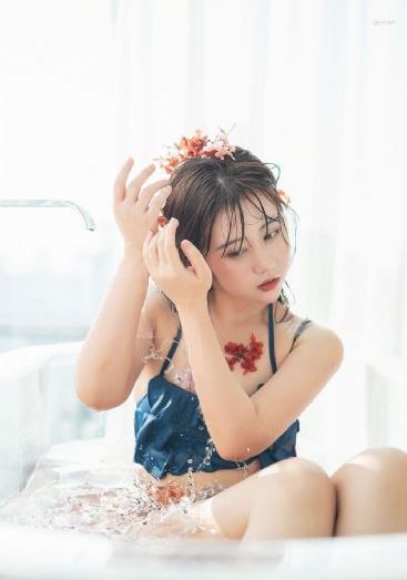 替身少女-替身她只想搞钱-日韩中字动漫免费观看