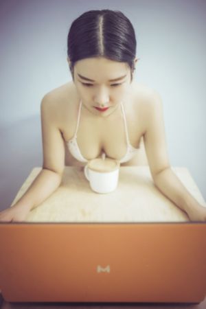 初见水晶湖-暖暖欧美在线观看